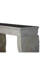 Maison Leon Van den Bogaert Petite Cheminée Ornementale Intemporelle En Pierre Calcaire Beige
