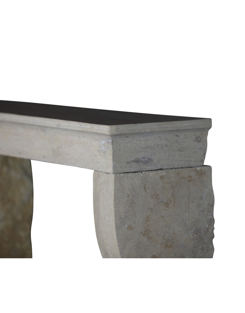 Maison Leon Van den Bogaert Chimenea pequeña de piedra caliza beige intemporal