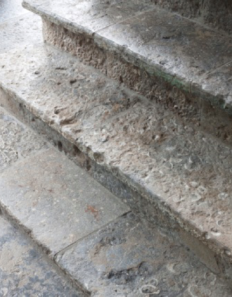 Maison Leon Van den Bogaert Französische antiker grauer Kalkstein Böden
