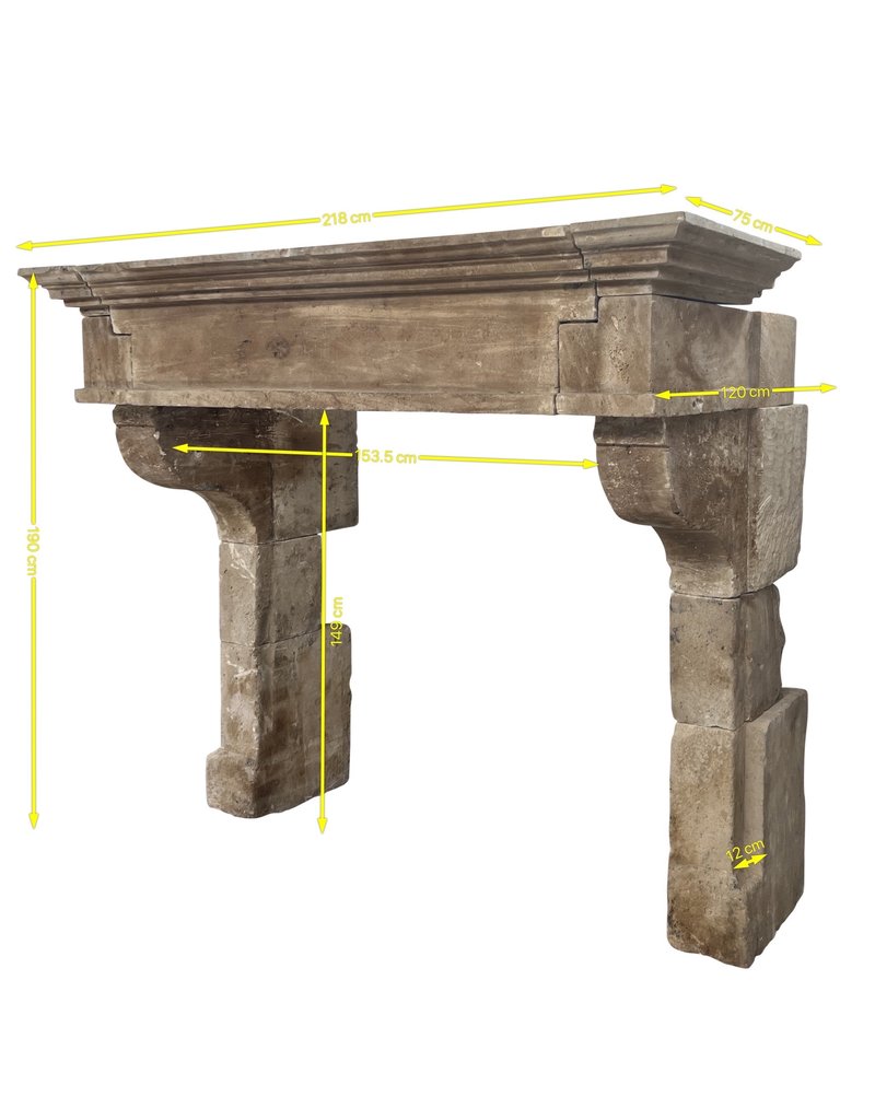 Antike Französische Rustikale Kaminumrandung Aus Kalkstein
