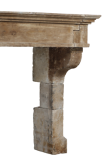 Antike Französische Rustikale Kaminumrandung Aus Kalkstein