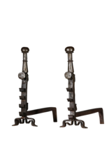 Maison Leon Van den Bogaert Paire de chenêts antiques de forteresses cathares en fer forgé