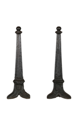 Objetos de chimenea de hierro fundido macizo del siglo XV