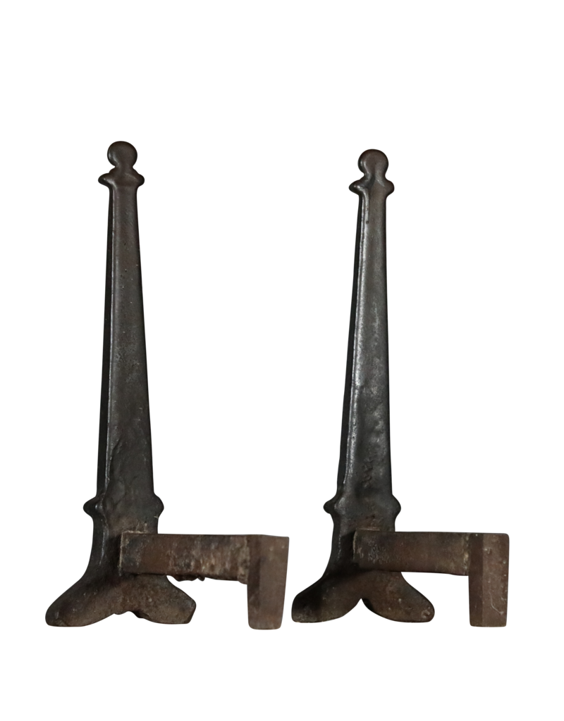 Objetos de chimenea de hierro fundido macizo del siglo XV