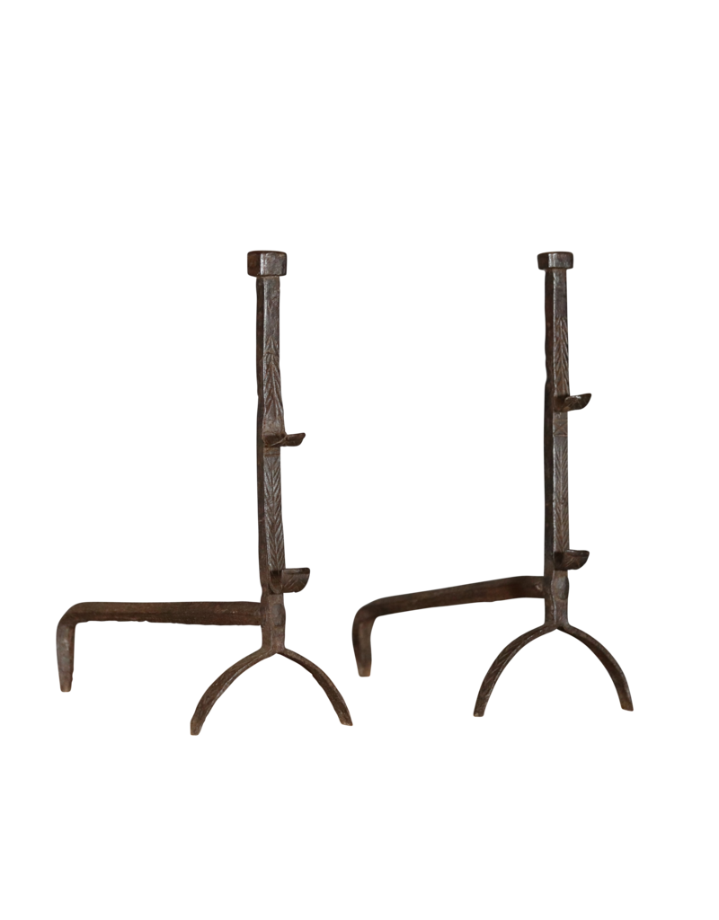 Französisches Paar schmiedeeiserner Andiron aus dem 17. Jahrhundert