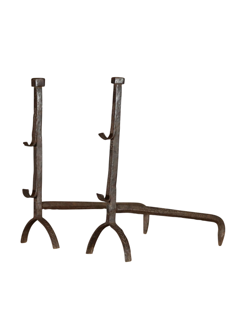 Französisches Paar schmiedeeiserner Andiron aus dem 17. Jahrhundert