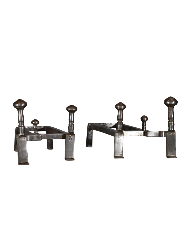 Maison Leon Van den Bogaert Objets Solides De Décor De Cheminée Xviième Siècle