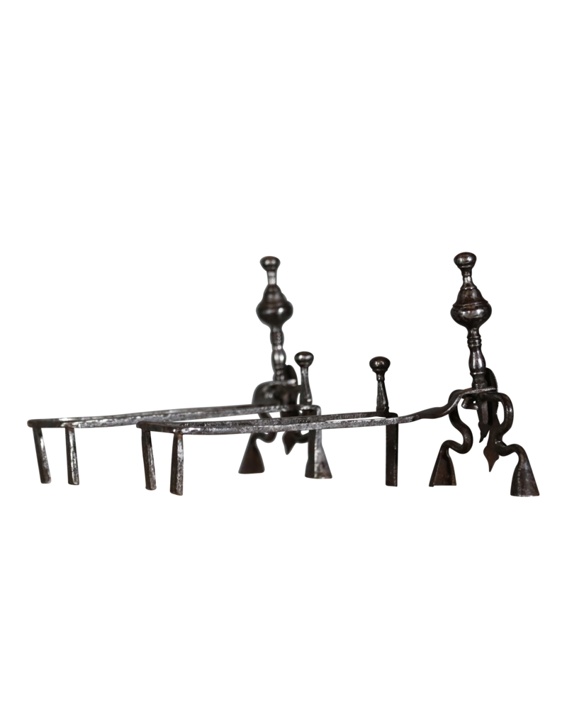 Hunter Andiron mit lieben Füßen