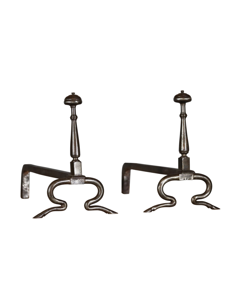 Maison Leon Van den Bogaert Accessoires De Décoration De Cheminée XVII Siècle Aux Pattes De Cerf
