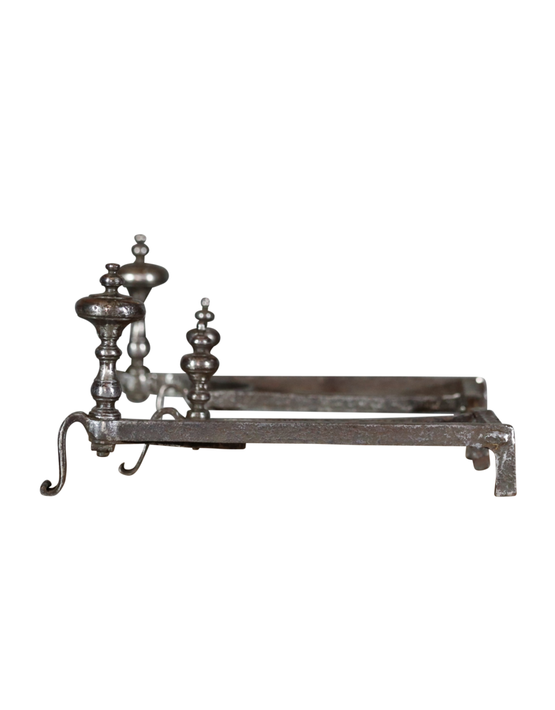 Maison Leon Van den Bogaert Objets Intemporels De Décoration De Cheminée D'époque 17Ème Siècle