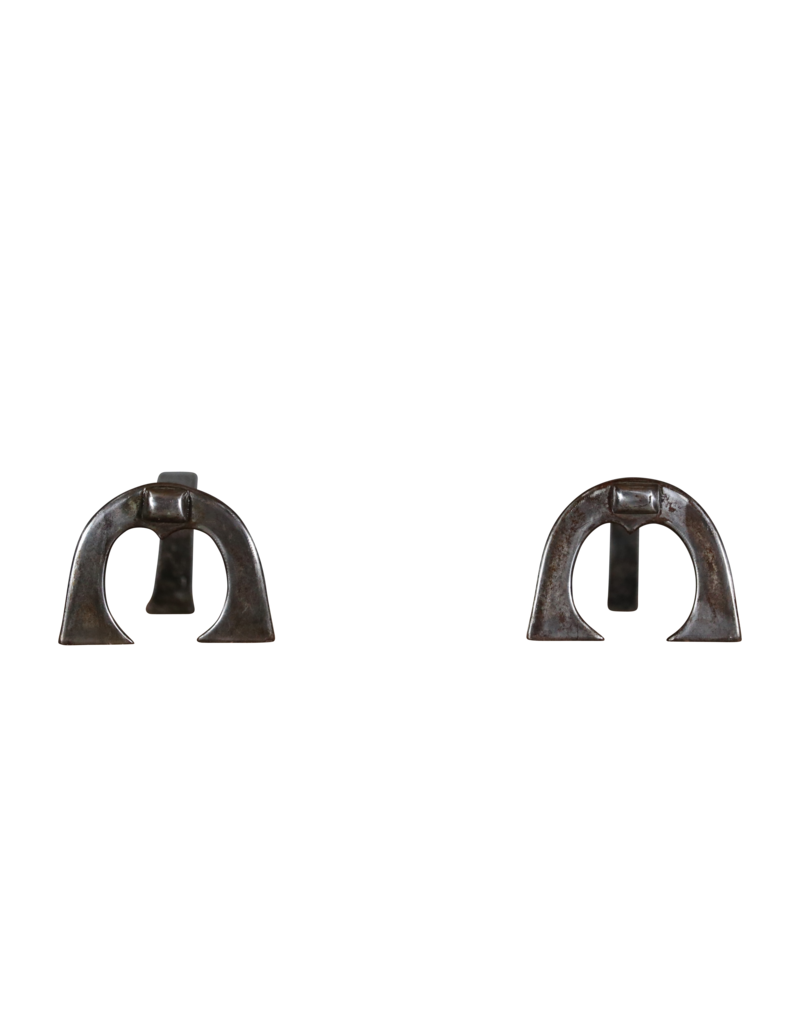Objetos macizos del siglo XVII para la chimenea