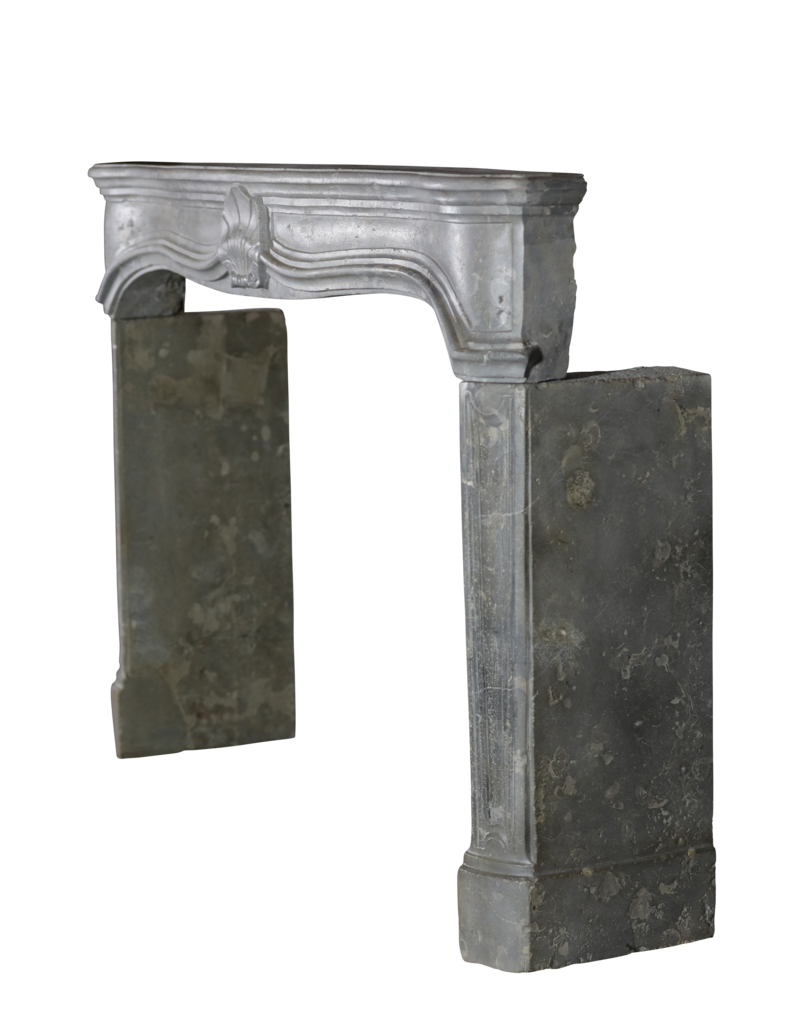 Revestimiento de chimenea de piedra gris estilo LXV francés ingenuo