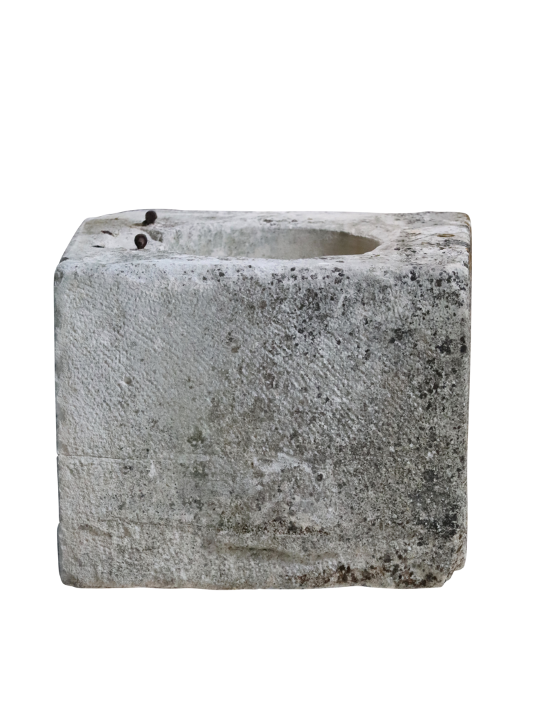Vintage Wellhead In Limestone