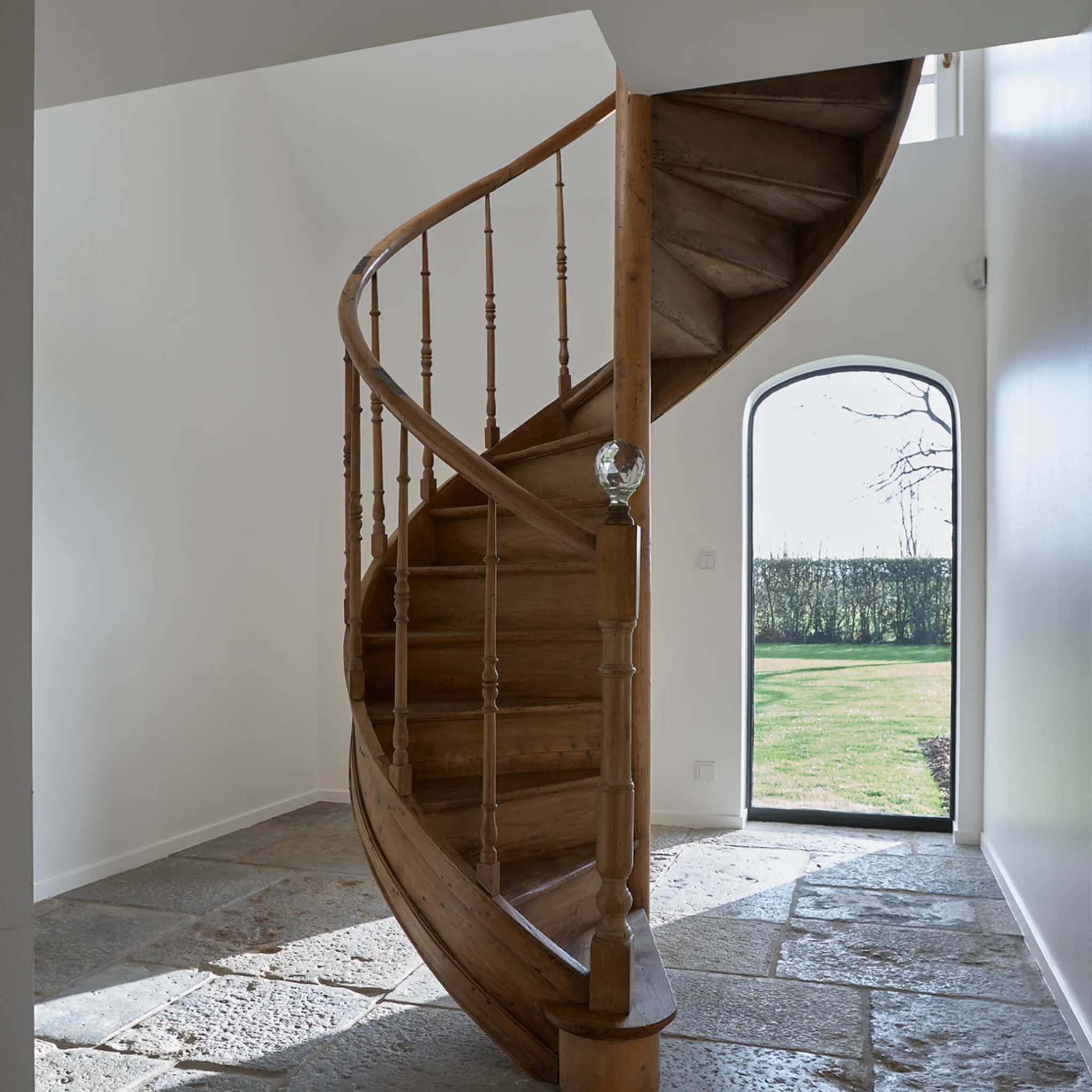 Reclaimed_Antique_French_Burgundy_Dalles