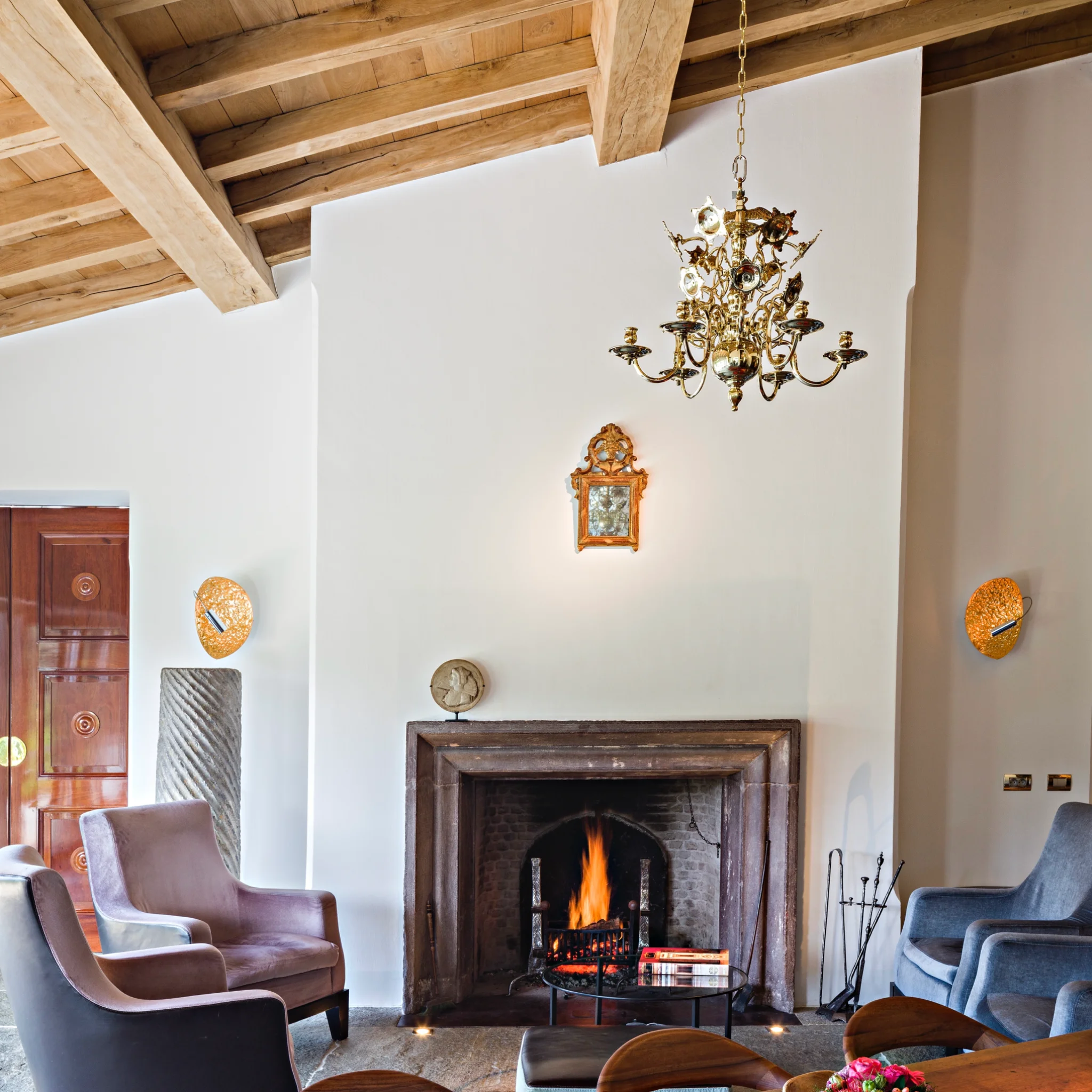 Antique_Limestone_Fireplace_Surrounds_Maison_Leon_Van_Den_Bogaert