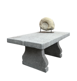 Maison Leon Van den Bogaert Table De Jardin En Pierre Bleue Résistante