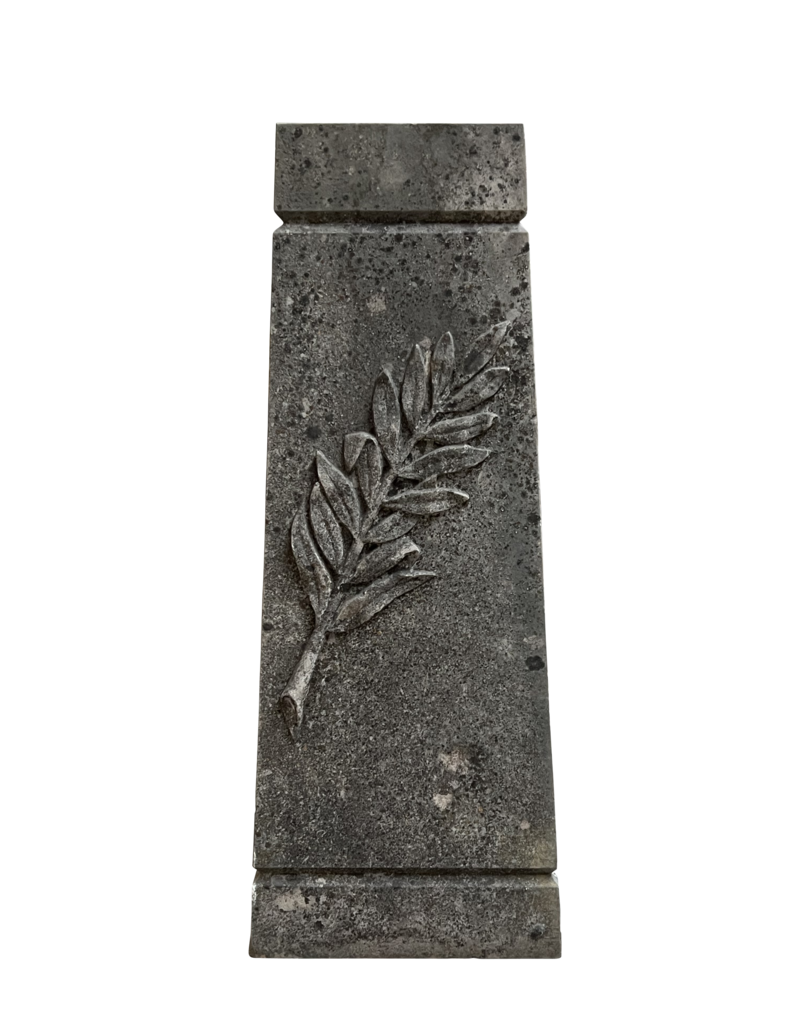 Maison Leon Van den Bogaert Steinsäule mit palme