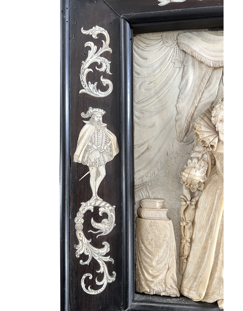 Regina Isabel De Inglaterra Panel Antiguo De Marfil Y Madera