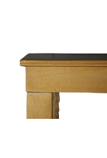 Maison Leon Van den Bogaert Minimalistische Kaminumrandung aus Stein