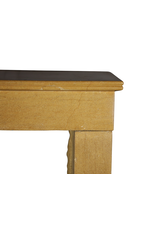 Maison Leon Van den Bogaert Minimalistische Kaminumrandung aus Stein