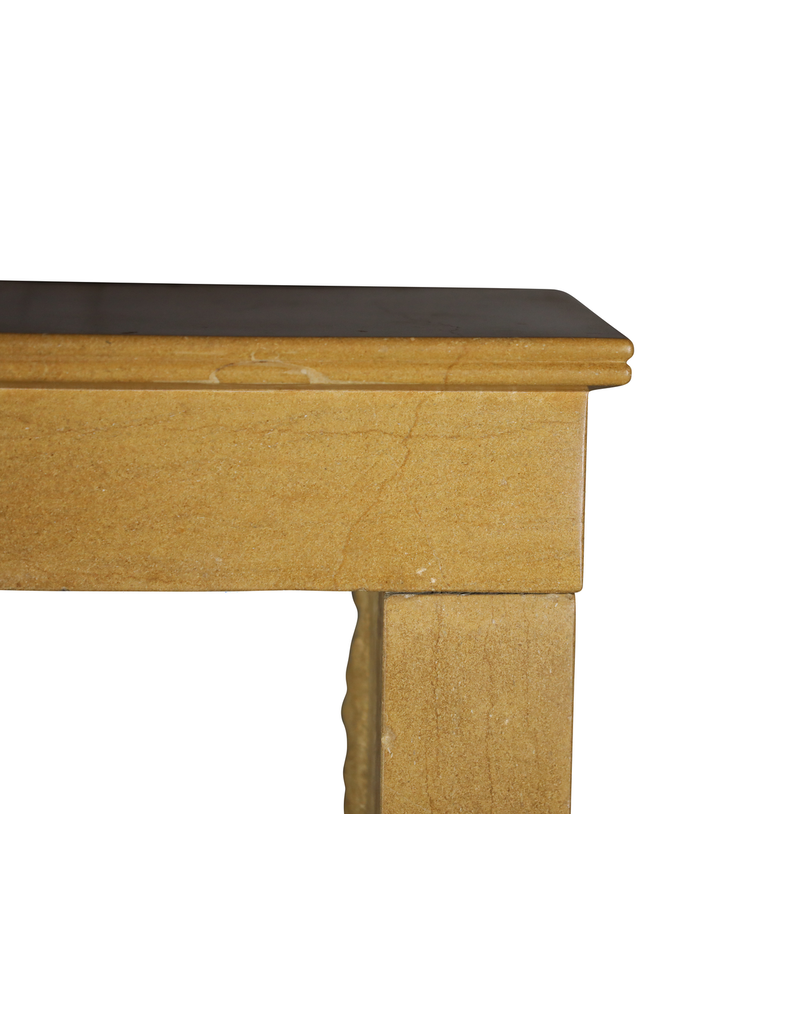 Maison Leon Van den Bogaert Minimalistische Kaminumrandung aus Stein
