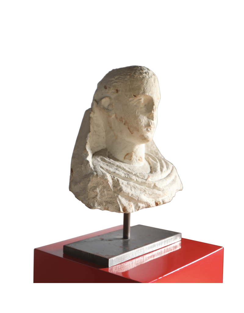Busto Antiguo De Piedra Caliza