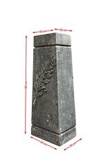 Columna De Piedra Con Palmera