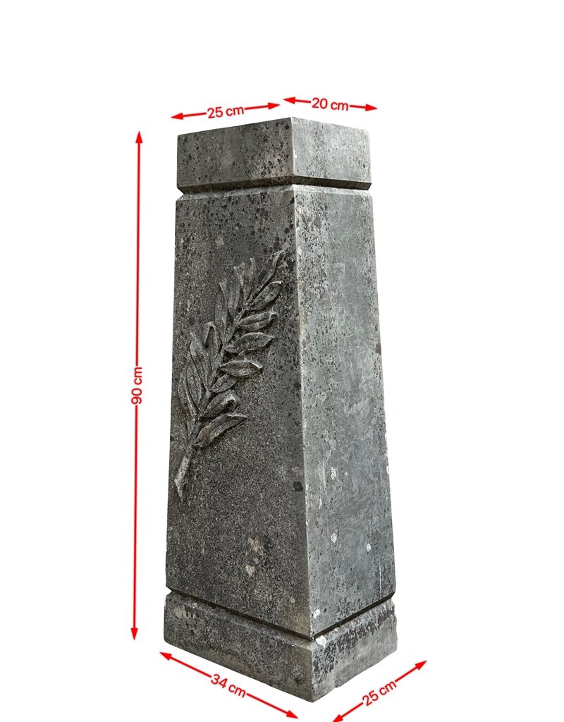 Maison Leon Van den Bogaert Steinsäule mit palme