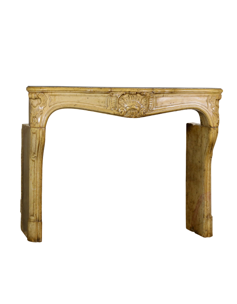 Maison Leon Van den Bogaert Klassischer französischer Steinkamin aus dem 18. Jahrhundert