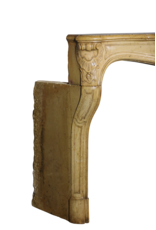 Maison Leon Van den Bogaert Klassischer französischer Steinkamin aus dem 18. Jahrhundert