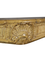 Maison Leon Van den Bogaert Klassischer französischer Steinkamin aus dem 18. Jahrhundert