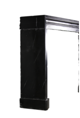 Maison Leon Van den Bogaert Schwarze Bolection-Kaminumrandung aus belgischem Marmor