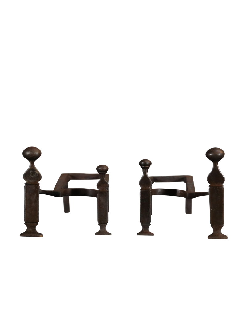 Maison Leon Van den Bogaert Accesorios elegantes para chimeneas forjadas