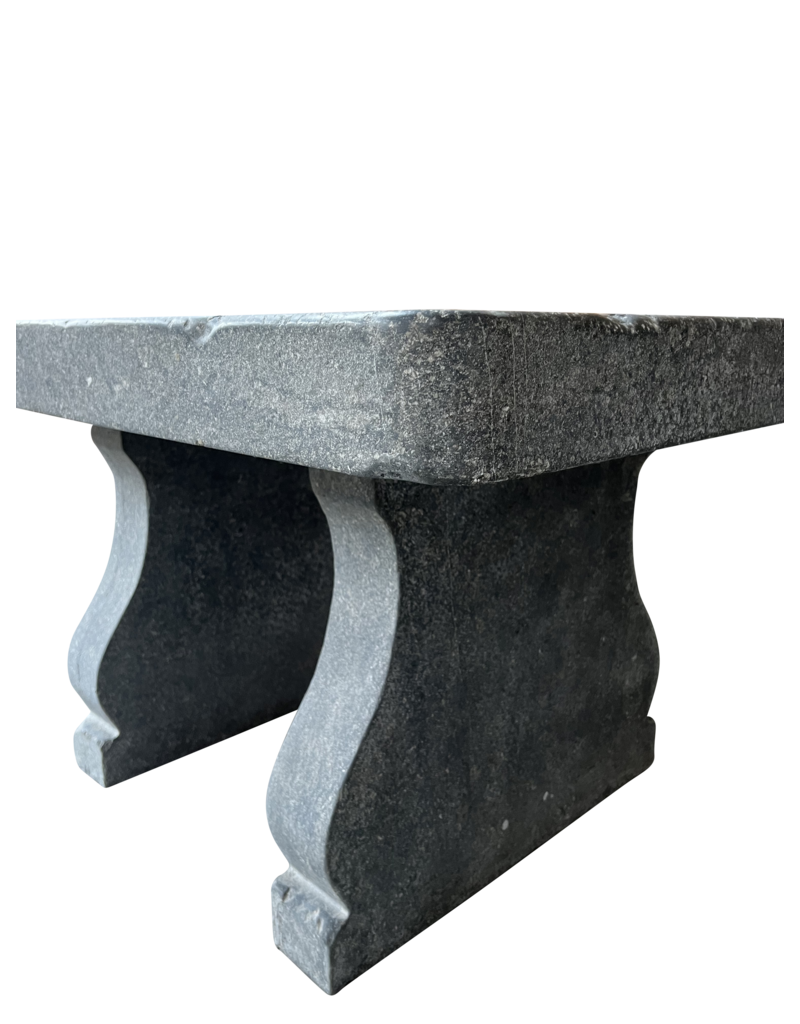 Maison Leon Van den Bogaert Robuster belgischer Blaustein-Gartentisch