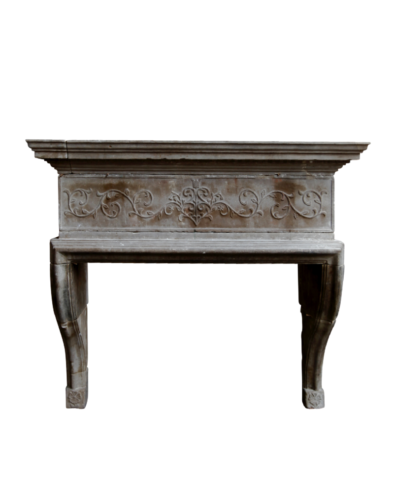 Maison Leon Van den Bogaert Italienische Kaminumrandung aus Kalkstein aus der Renaissance