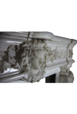 Maison Leon Van den Bogaert Monumentale antike Pariser Kaminumrandung aus weißem Statuario-Marmor