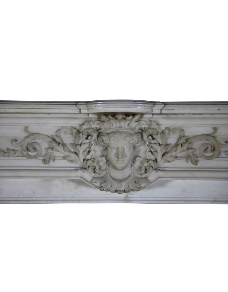 Maison Leon Van den Bogaert Monumentale antike Pariser Kaminumrandung aus weißem Statuario-Marmor