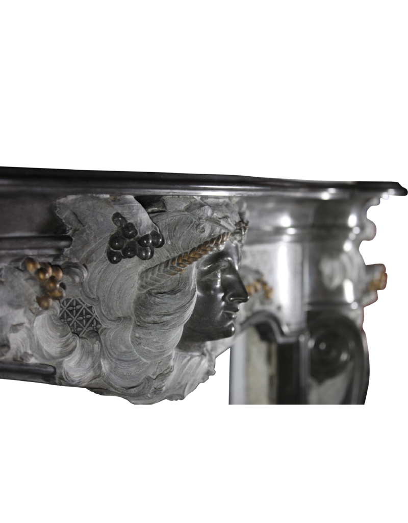 Luxus-Antikkamin aus dem 19. Jahrhundert – Skulptiertes weibliches Gesicht & Weinranken