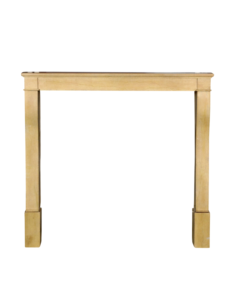 Maison Leon Van den Bogaert Elegante französische Kaminumrandung aus Kalkstein