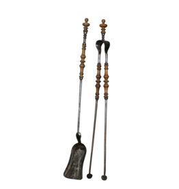 Maison Leon Van den Bogaert Juego De Herramientas Para Chimenea Normandy En Hierro Forjado Con Detalles De Madera