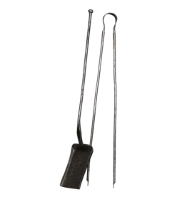 Maison Leon Van den Bogaert Conjunto De Herramientas Para Chimenea De Hierro Forjado, Siglo XVII