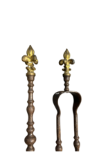 Maison Leon Van den Bogaert Französisches Kaminbesteck-set aus eisen mit fleur-de-lys-Details aus messing