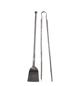 Maison Leon Van den Bogaert Outils De Cheminée À Décor De Coin De Cheminée D'époque 17Ème En Fer Forgé