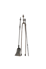 Maison Leon Van den Bogaert Pinzas Para Chimenea Y Conjunto De Chimenea Del Siglo XIX En Hierro Forjado