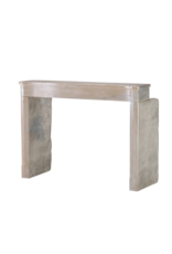 Maison Leon Van den Bogaert Zweifarbige Beige Zeitlose Kaminverkleidung Aus Stein Aus Frankreich