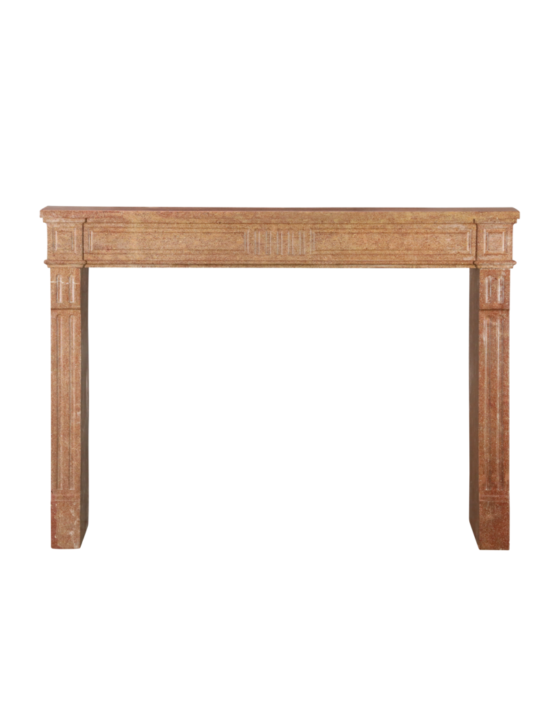 Maison Leon Van den Bogaert Elegante antike Kaminumrandung aus Stein