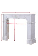 Maison Leon Van den Bogaert Einzigartige historische dekorative antike Kaminumrandung aus Carrara-Marmor