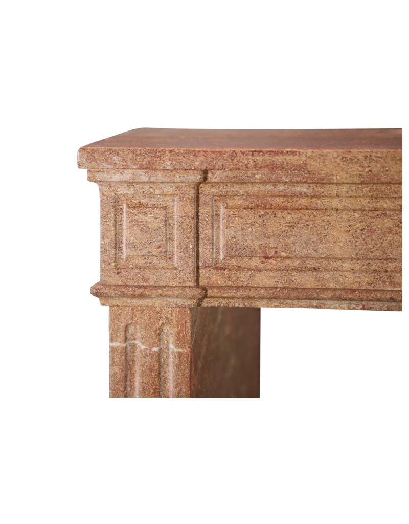 Maison Leon Van den Bogaert Elegante antike Kaminumrandung aus Stein