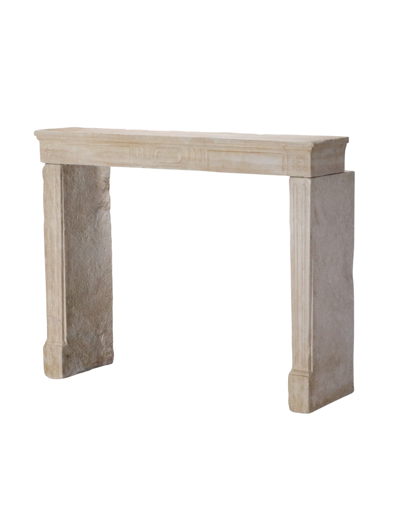 Maison Leon Van den Bogaert 140 cm Breite Kaminumrandung aus Kalkstein