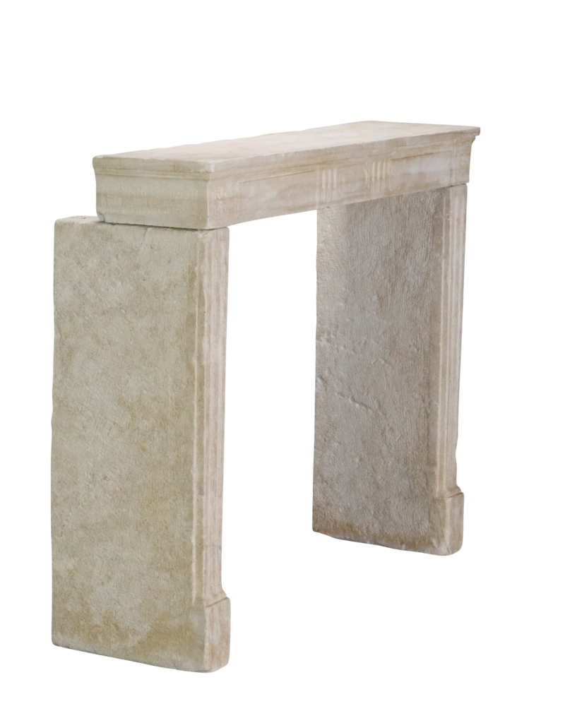 Maison Leon Van den Bogaert 140 cm Breite Kaminumrandung aus Kalkstein